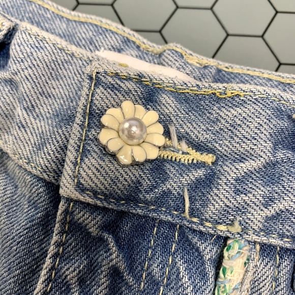 Zara Jeans Womens 4 Tweed Trim Light Wash Hi Rise Wide Leg Cropped Flower Button - Picture 10 of 14